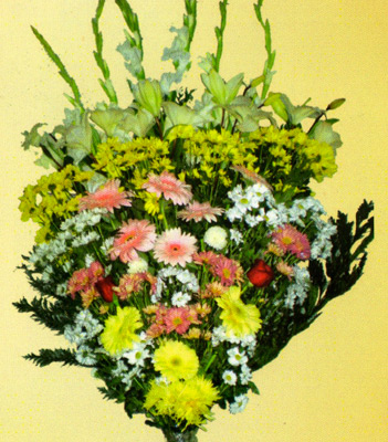 Tanesa Funeraria Y Tanatorio Extremeño S.A ramo con flores