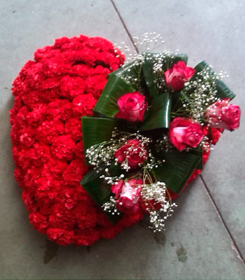 Tanesa Funeraria Y Tanatorio Extremeño S.A flores en forma de corazón