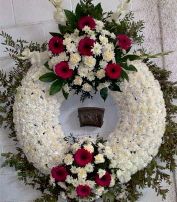 Tanesa Funeraria Y Tanatorio Extremeño S.A corona blanca